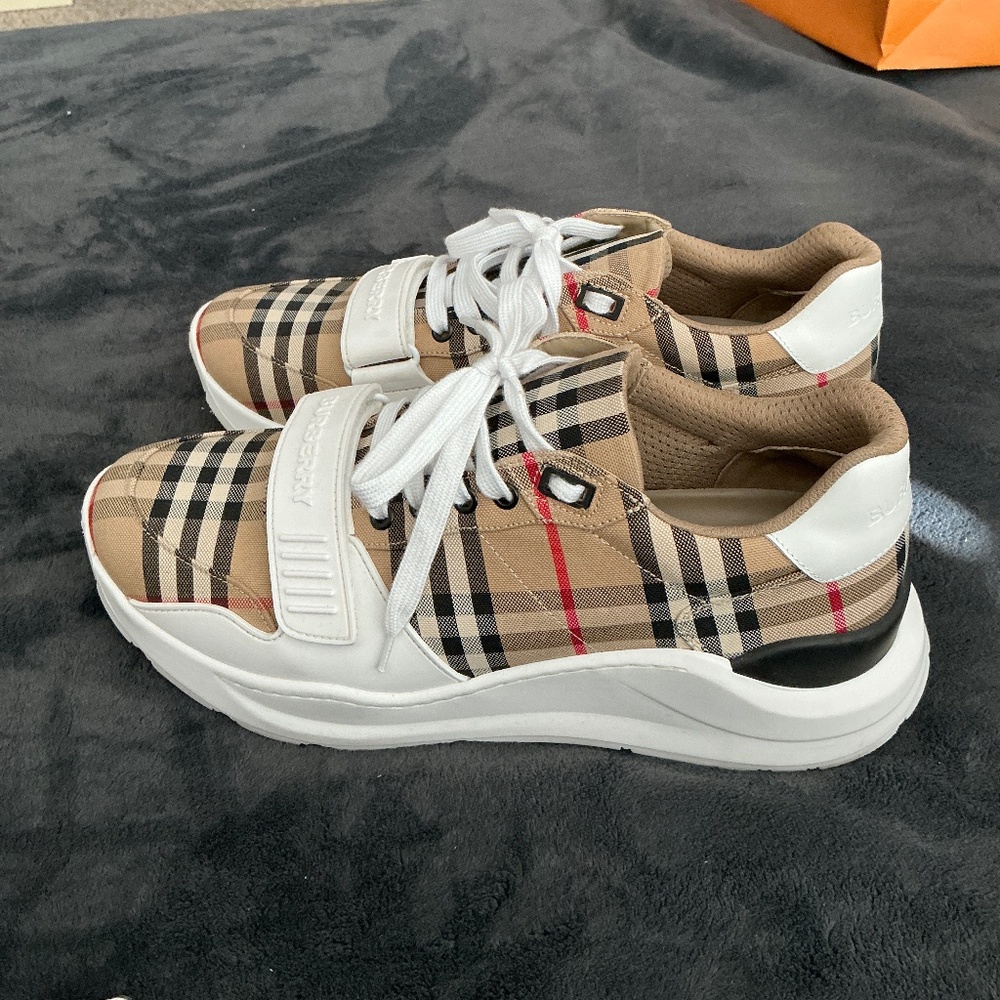 Burberry low top men’s vintage checked canvas